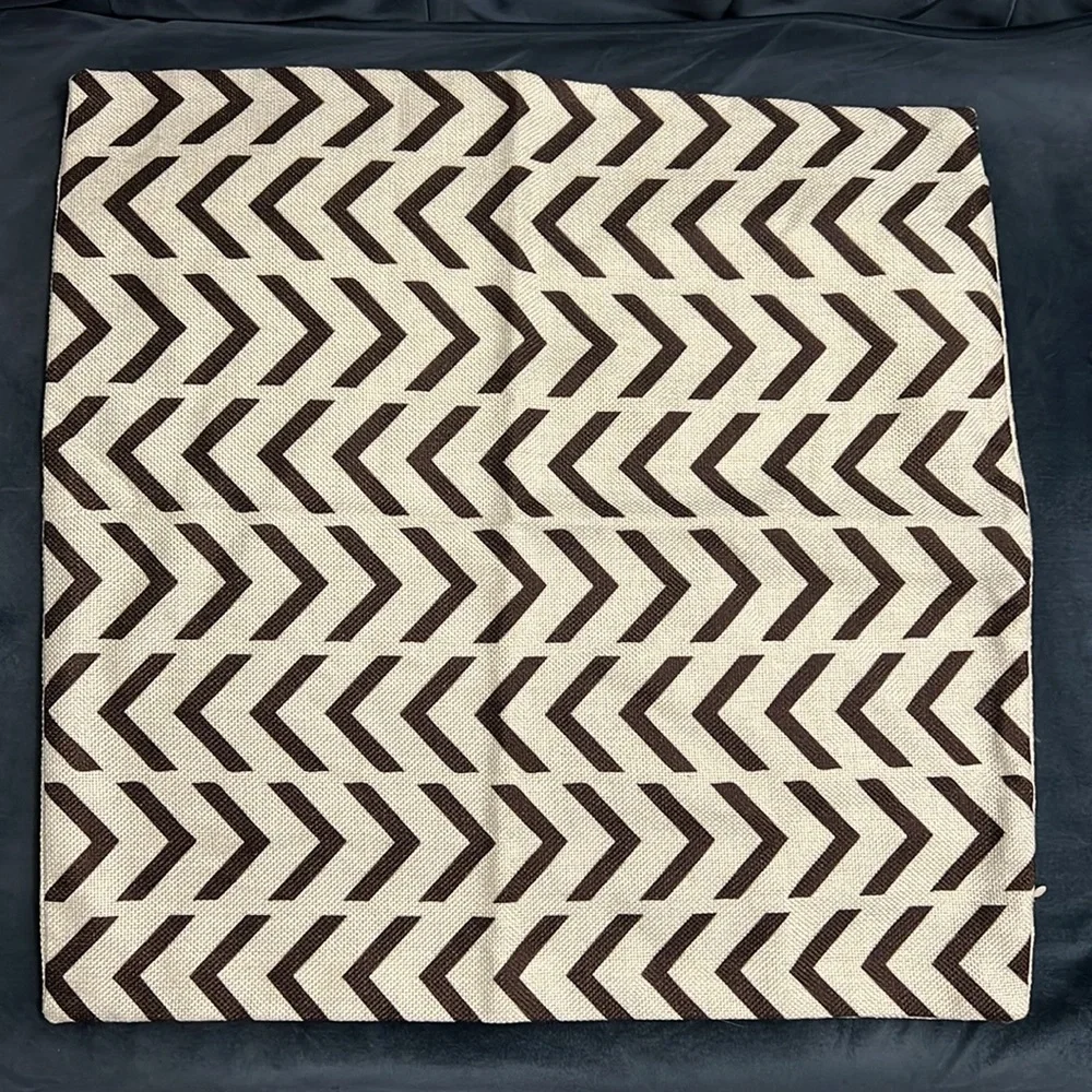 Throw pillow 17x17”
